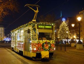 Dopravný podnik opäť vypraví Vianočnú električku (6. – 30.12.2016)