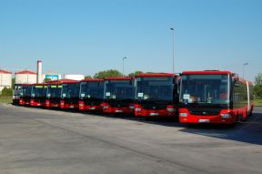 DPB vyraďuje staré autobusy, nové zatiaľ stoja
