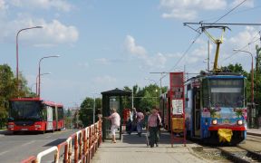 Mimoriadne: Prerušená premávka električiek do Dúbravky