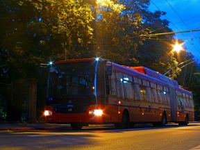 Mimoriadne: Presmerovanie liniek 202 a 205 na Hodžovo nám.