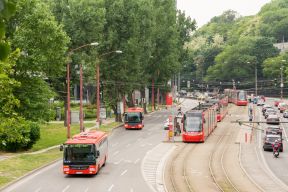Mimoriadne: Prerušená premávka liniek 4 a X6 na nábreží