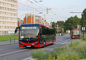 Víkendová výluka električiek v Karlovej Vsi (31.1. – 1.2.2026)