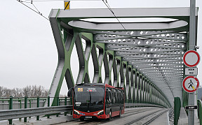 Mimoriadne: Prerušená premávka električiek do Petržalky