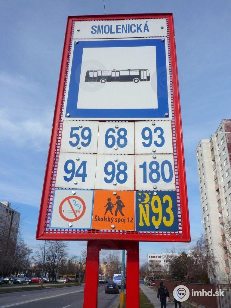 Dopravný podnik Bratislava začal na zastávkové označníky osadzovať nové tabuľky s piktogramom označujúcim zákaz fajčenia na zastávkach MHD.