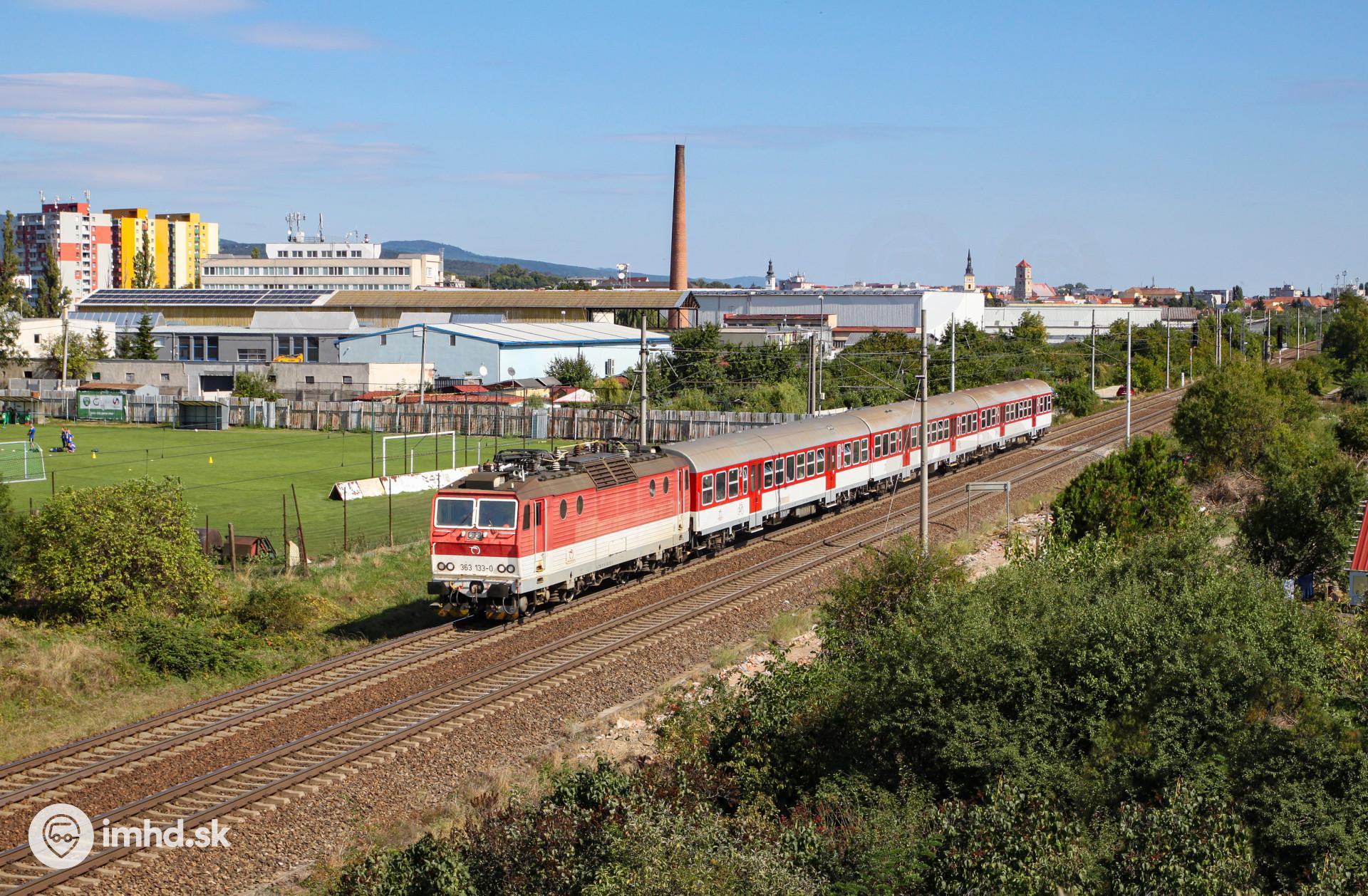 R 832 Urpín so 240.092 rozbieha zo zastávky Bratislava-Vinohrady • imhd ...
