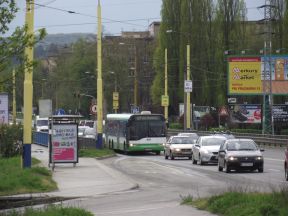 Uzávierka jazdného pruhu na Palackého opäť spôsobuje meškania