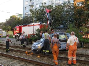 Dopravná nehoda na sídlisku Nad Jazerom (od 12.7.2021)