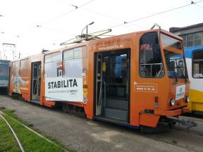 T6A5 #608 s celovozidlovou reklamou