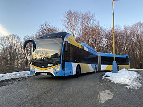 Najmladší kĺbový autobus sa vrátil do premávky