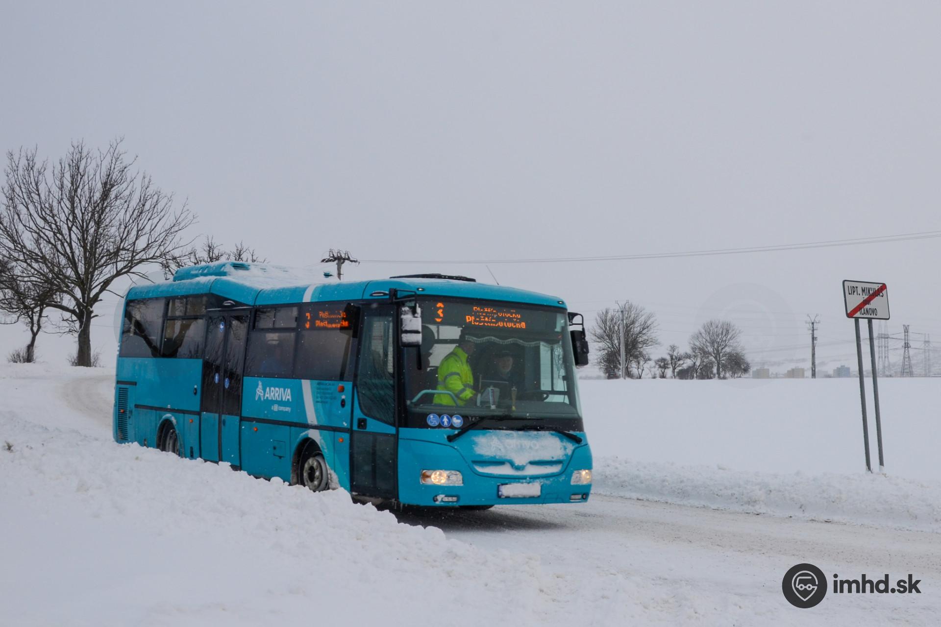Autobus linky č. 3/4 #PN-428DO vstupuje do Iľanova