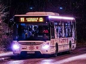 Ulicami mesta opäť jazdí Vianočný autobus