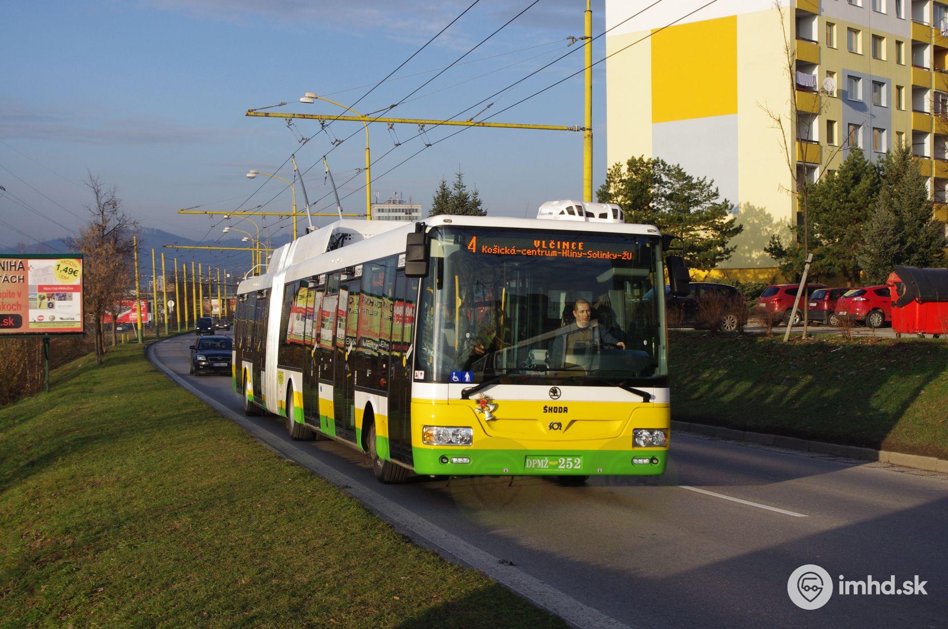 #252 medzi zastávkami Poľná a Smreková v prvý deň prevádzky trolejbusov 31 Tr a 30 Tr s cestujúcimi